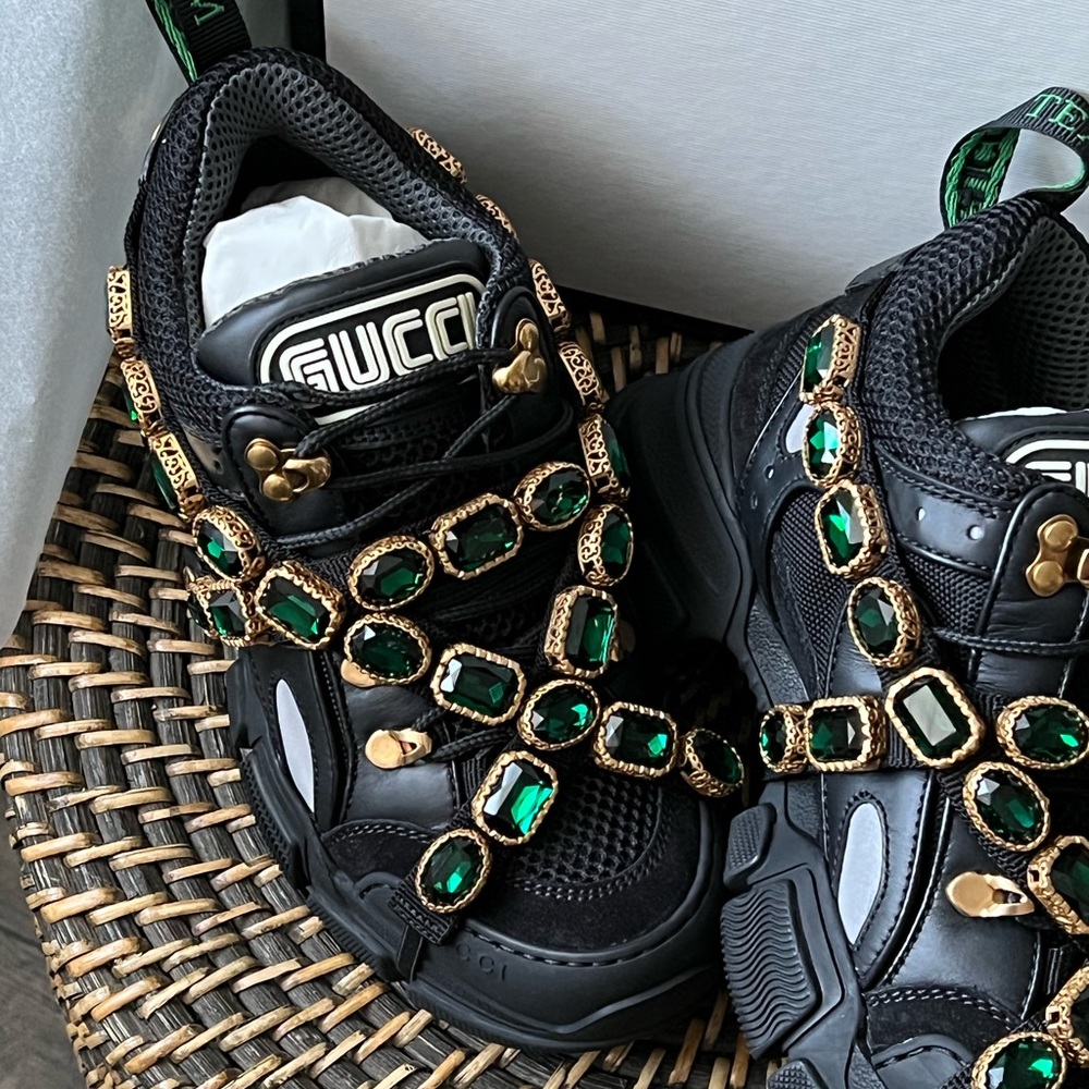 New Gucci Black Flashtrek size 35.5 with green stones - Picture 5 of 9